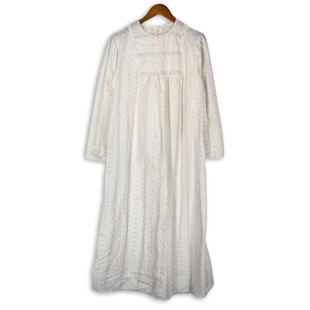 Vintage Schrank Medium White Pink Floral Prairie Nightgown Long Sleeve Cottage